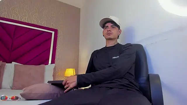 Dominic Foxx online show from March 31, 2:17 pm