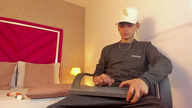 Dominic Foxx online show from April 2, 3:09 pm