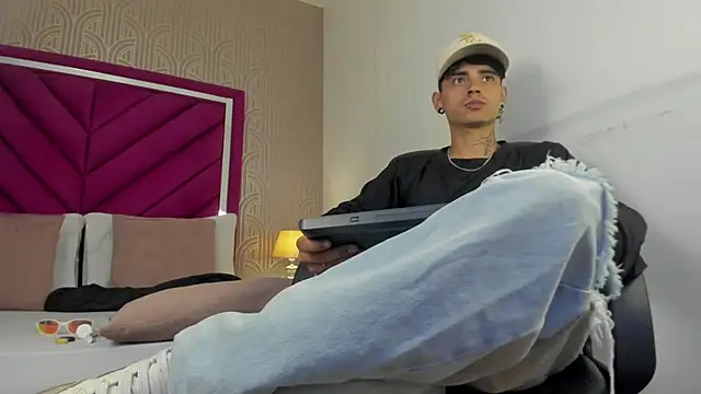 Dominic Foxx online show from April 3, 1:31 pm