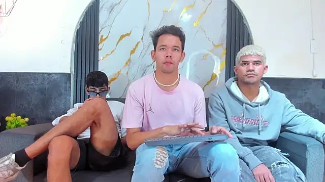 Latins on fire online show from February 25, 8:07 pm