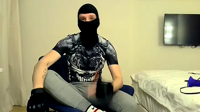 Snapshot of RyanRubber chatting on March 28, 7:24 pm RyanRubber online show from March 28, 7:24 pm