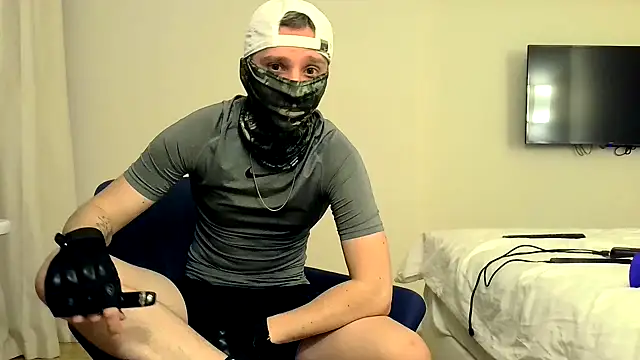 Snapshot of RyanRubber chatting on March 29, 7:58 pm RyanRubber online show from March 29, 7:58 pm
