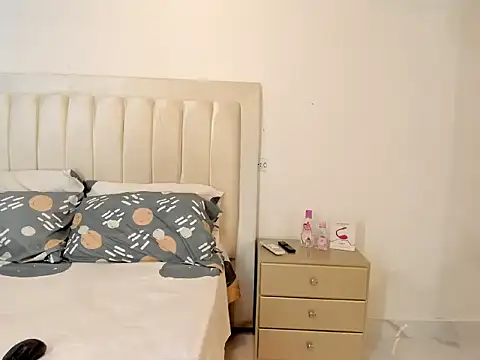 Snapshot of Scarlet_luna1 chatting on February 28, 2:12 am Scarlet luna1 online show from February 28, 2:12 am