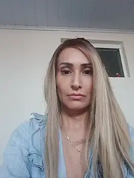 anajulia10 online show from July 8, 8:02 pm