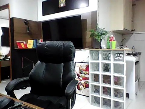 Snapshot of FabioZoe1 chatting on April 24, 1:08 am FabioZoe1 online show from April 24, 1:08 am