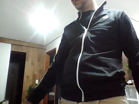 Snapshot of FabioZoe1 chatting on May 27, 3:36 am FabioZoe1 online show from May 27, 3:36 am