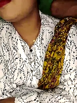 Snapshot of CollegeGrill chatting on February 21, 1:01 pm CollegeGrill online show from February 21, 1:01 pm