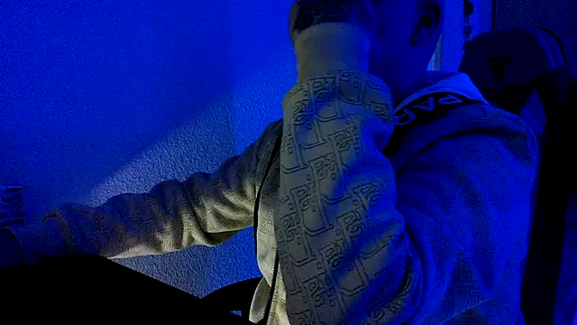 ilikethemverydirty online show from February 21, 6:53 pm