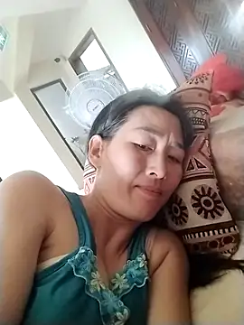 Snapshot of lris-Beauty77 chatting on April 13, 7:14 am lris-Beauty77 online show from April 13, 7:14 am
