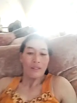 Snapshot of lris-Beauty77 chatting on April 14, 10:10 am lris-Beauty77 online show from April 14, 10:10 am