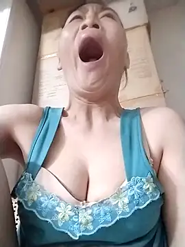 Snapshot of lris-Beauty77 chatting on April 15, 9:37 pm lris-Beauty77 online show from April 15, 9:37 pm