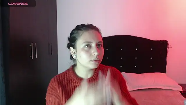 Snapshot of Ana__arms chatting on April 7, 3:23 pm Ana arms online show from April 7, 3:23 pm
