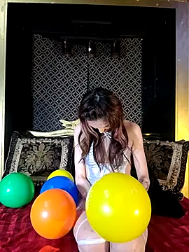 Snapshot of PhoenixStarXO chatting on April 4, 12:53 am PhoenixStarXO online show from April 4, 12:53 am