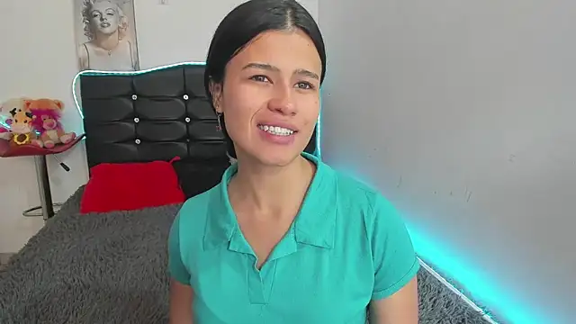 LatinaQueen23 online show from May 4, 4:03 pm