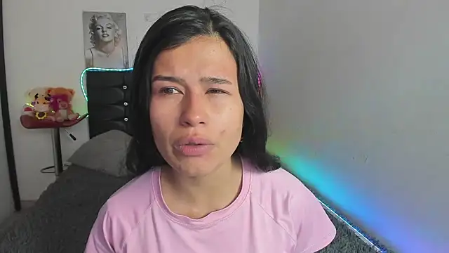 LatinaQueen23 online show from May 6, 3:39 pm