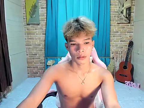 Snapshot of Nick_cummer12 chatting on June 11, 12:58 pm Nick cummer12 online show from June 11, 12:58 pm