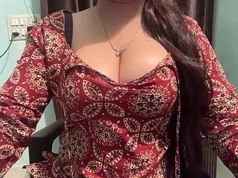 Avneet kaurr1 online show from April 28, 10:04 pm