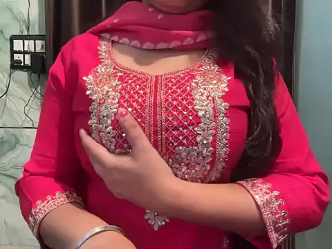 Avneet kaurr1 online show from May 10, 2:17 am