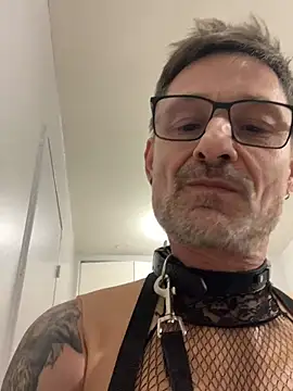 Snapshot of YONIYOGA chatting on April 4, 7:44 pm YONIYOGA online show from April 4, 7:44 pm