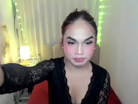 Snapshot of XxMicayxX chatting on February 21, 12:39 pm XxMicayxX online show from February 21, 12:39 pm