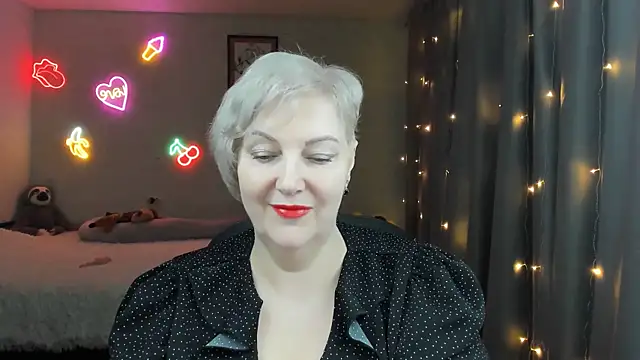 Mary-Leee online show from April 28, 3:55 am