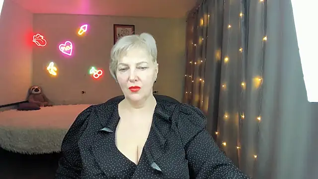 Mary-Leee online show from May 2, 5:40 pm
