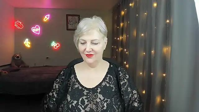 Mary-Leee online show from May 12, 8:11 am