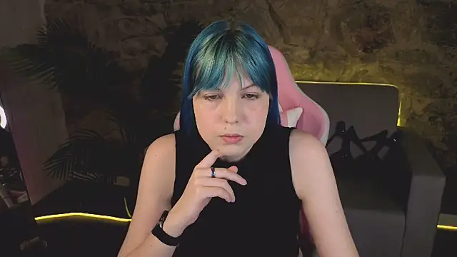 Snapshot of SofiaSterns chatting on March 28, 1:38 am SofiaSterns online show from March 28, 1:38 am