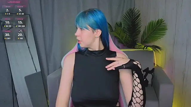 Snapshot of SofiaSterns chatting on April 6, 1:36 am SofiaSterns online show from April 6, 1:36 am