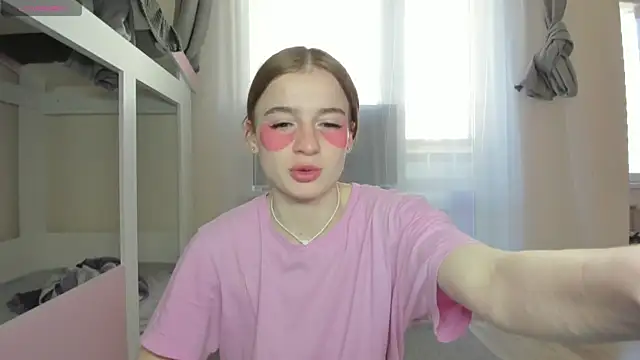 Snapshot of Stacey_Brow chatting on April 3, 3:04 am Stacey Brow online show from April 3, 3:04 am