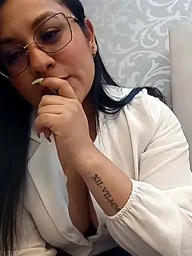 Snapshot of Melie_me chatting on March 17, 11:02 am Melie me online show from March 17, 11:02 am