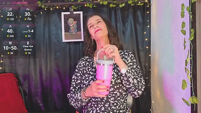 Snapshot of LeanaMaturee chatting on March 11, 12:22 pm LeanaMaturee online show from March 11, 12:22 pm