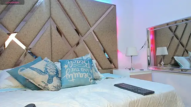 Snapshot of Tashi7 chatting on March 16, 2:10 pm Tashi7 online show from March 16, 2:10 pm