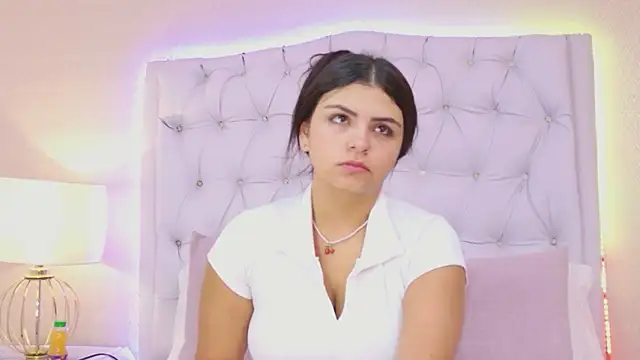 EmmaLeens online show from April 3, 11:52 am