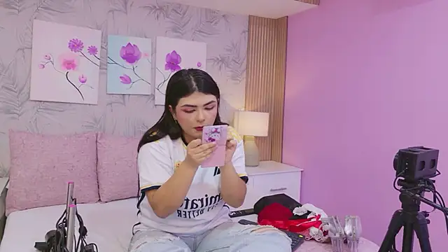 EmmaLeens online show from May 25, 12:11 pm