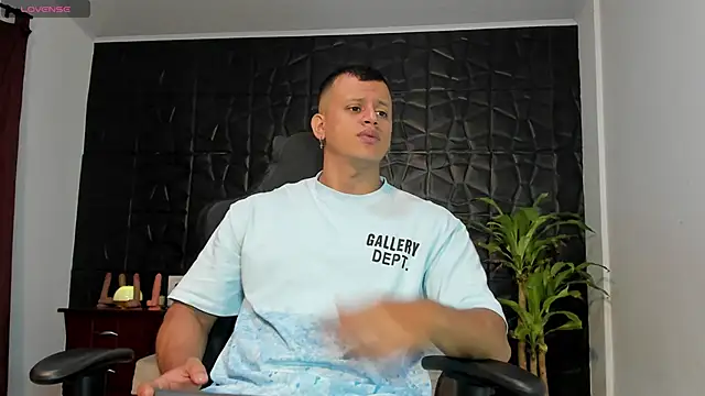 Snapshot of Alex_towerss chatting on March 28, 3:22 pm Alex towerss online show from March 28, 3:22 pm