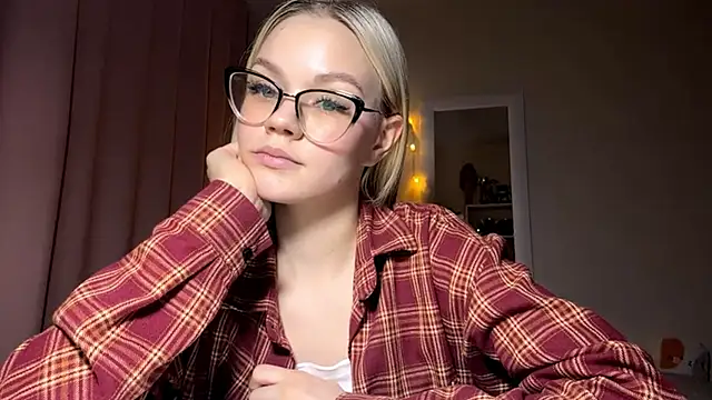 Snapshot of MiaCashe chatting on March 11, 3:07 pm MiaCashe online show from March 11, 3:07 pm