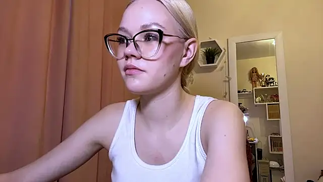 Snapshot of MiaCashe chatting on March 21, 1:58 pm MiaCashe online show from March 21, 1:58 pm