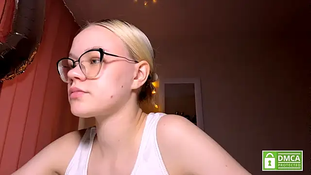MiaCashe online show from May 10, 3:28 pm