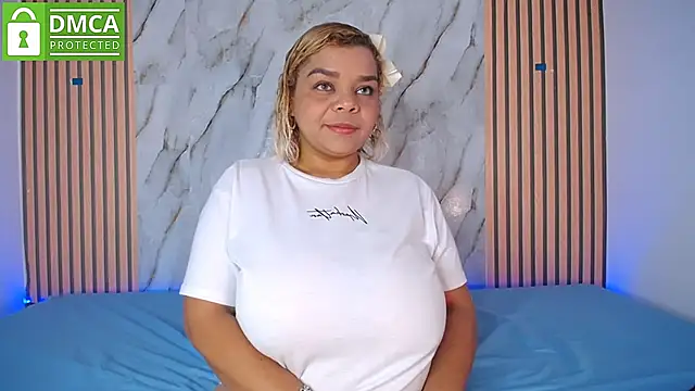 Snapshot of CasieBigtits chatting on March 18, 1:58 pm CasieBigtits online show from March 18, 1:58 pm