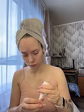 Snapshot of DivaAurum chatting on March 16, 7:34 am DivaAurum online show from March 16, 7:34 am