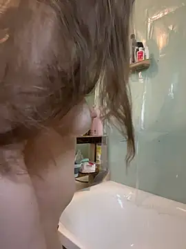 Snapshot of DivaAurum chatting on March 31, 1:11 pm DivaAurum online show from March 31, 1:11 pm