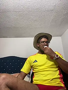 Snapshot of star_loren chatting on March 27, 3:12 am star loren online show from March 27, 3:12 am