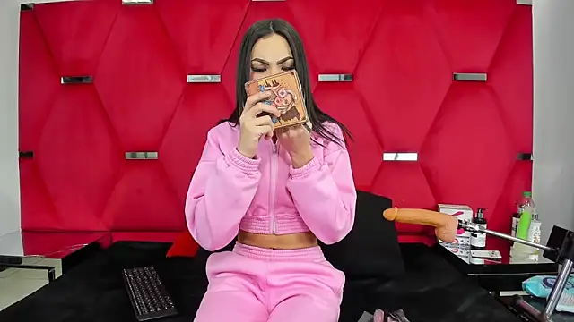 Snapshot of Alicee_Grey chatting on March 31, 3:56 pm Alicee Grey online show from March 31, 3:56 pm