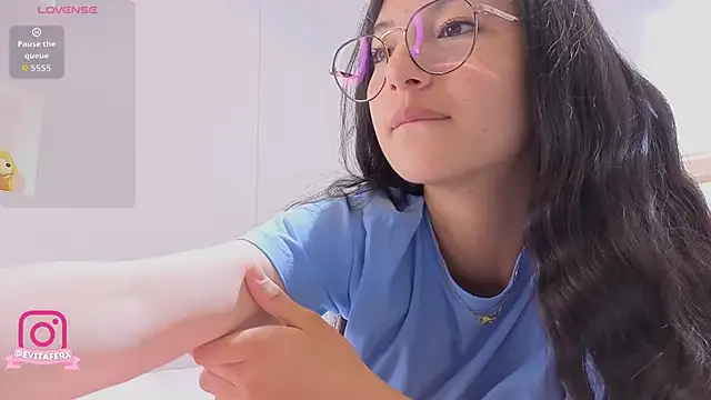 Snapshot of eva_depp_ chatting on March 13, 10:11 am eva depp online show from March 13, 10:11 am