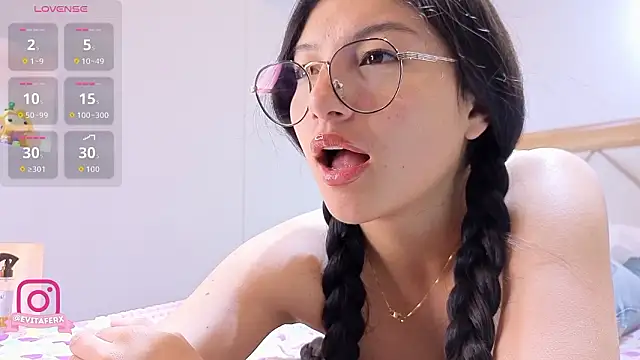 Snapshot of eva_depp_ chatting on March 14, 10:32 am eva depp online show from March 14, 10:32 am