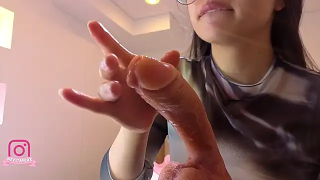 eva depp  online show from May 10, 10:31 am
