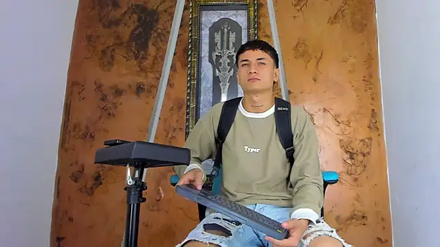 Matheus Ic  online show from March 31, 9:26 pm