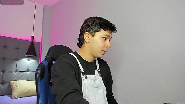 Julian Smith21 online show from March 19, 12:31 pm