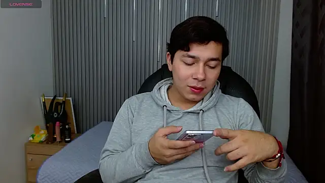 Julian Smith21 online show from May 15, 12:39 am